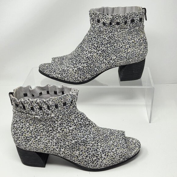 Lori Goldstein Collection Shoes - Lori Goldstein Womens 9.5 Fairy Peep Toe Booties Li-Binnie White Grey Yellow 39